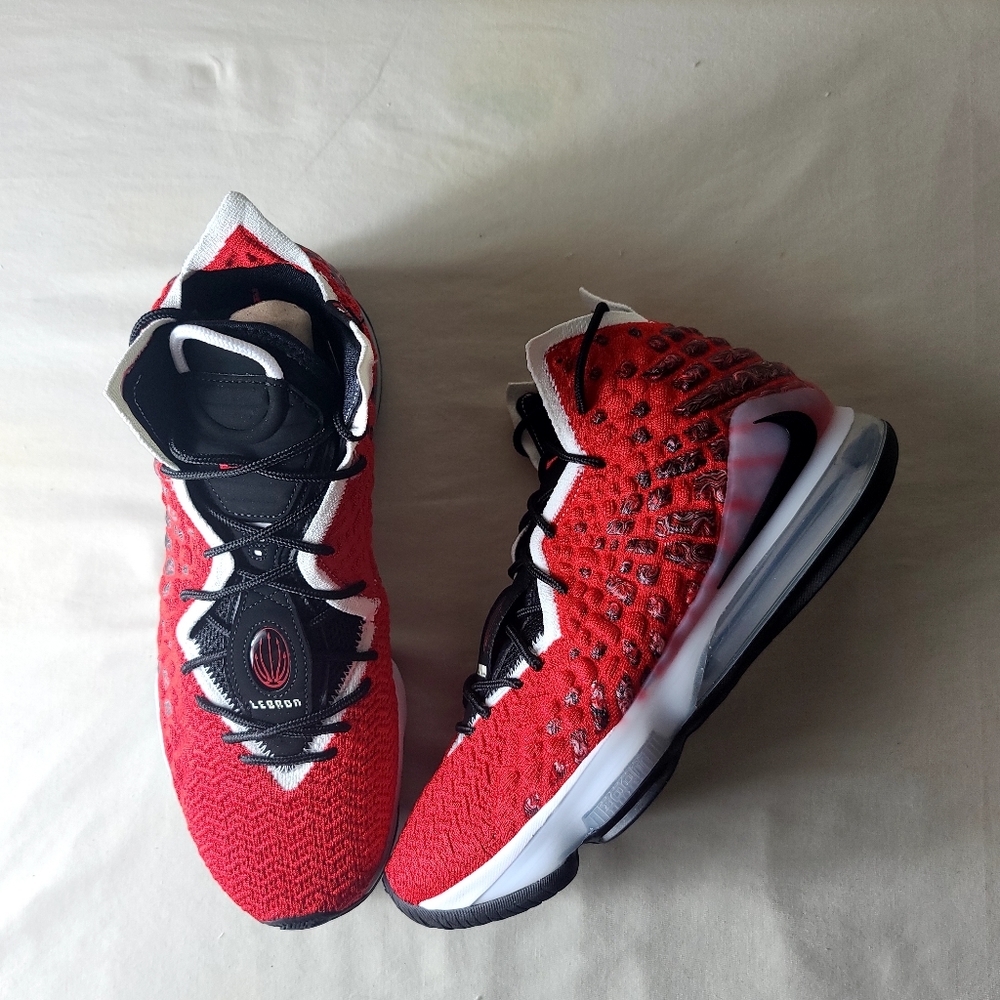 Lebron 18 - Picture 5 of 5